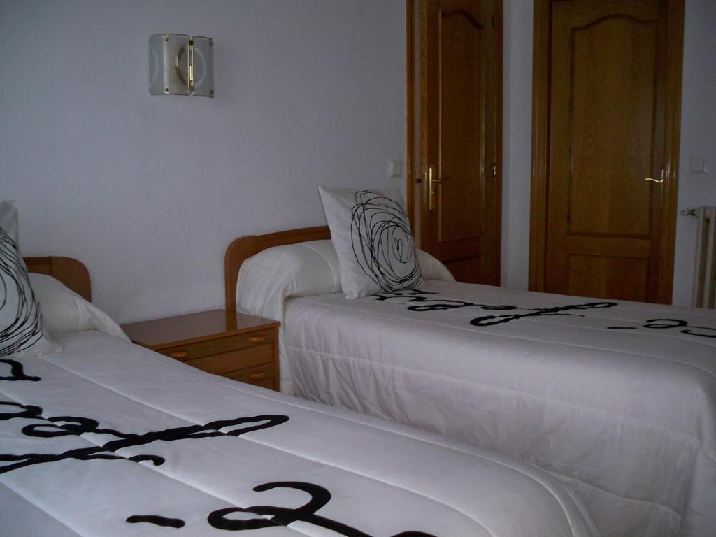 Hostal Los Chanos el Ruso Galende Exterior foto